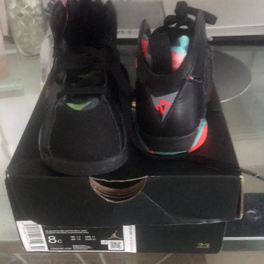Jordan max aura 2 8c